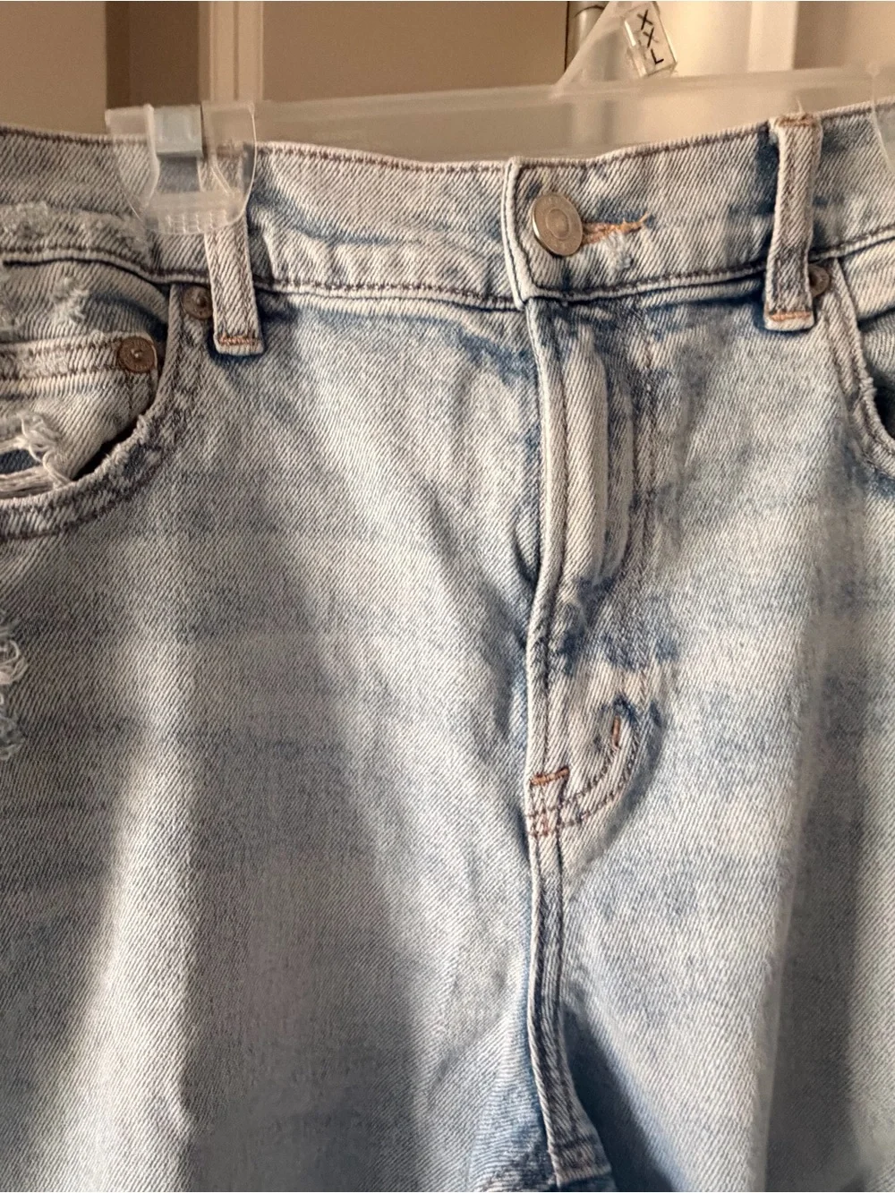 American Eagle Outfitters Light Blue Distressed Stretch Highrise Straight Jeans